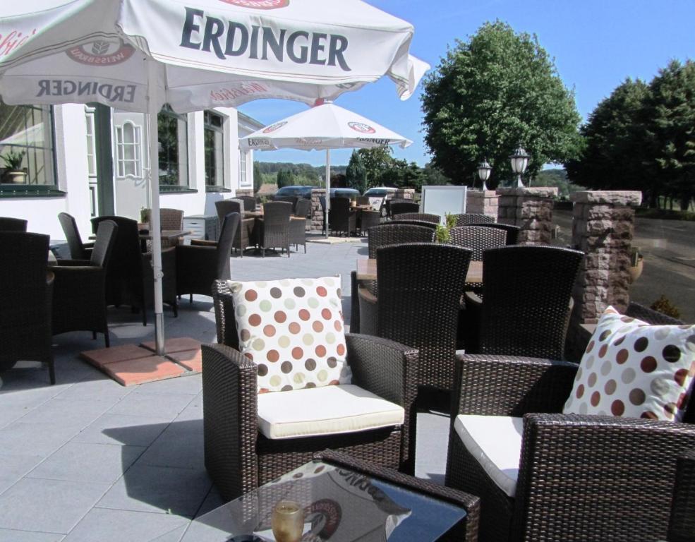 Akzent Hotel Cordes & Restaurant Am Rosengarten Sottorf Bagian luar foto