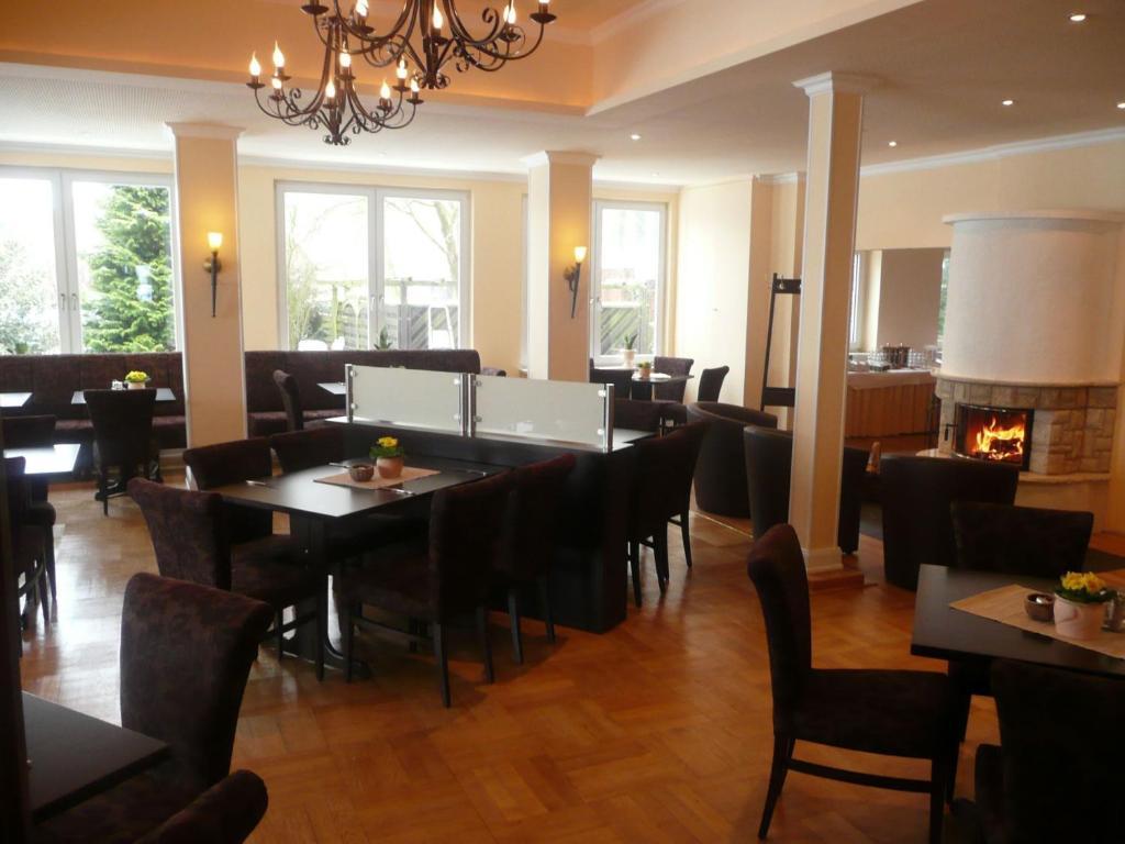 Akzent Hotel Cordes & Restaurant Am Rosengarten Sottorf Bagian luar foto