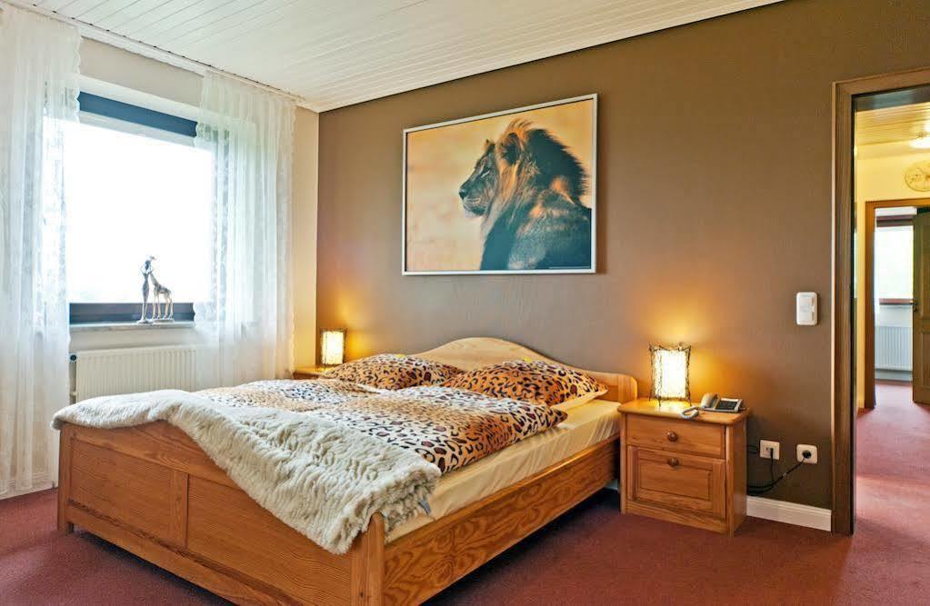 Akzent Hotel Cordes & Restaurant Am Rosengarten Sottorf Bagian luar foto