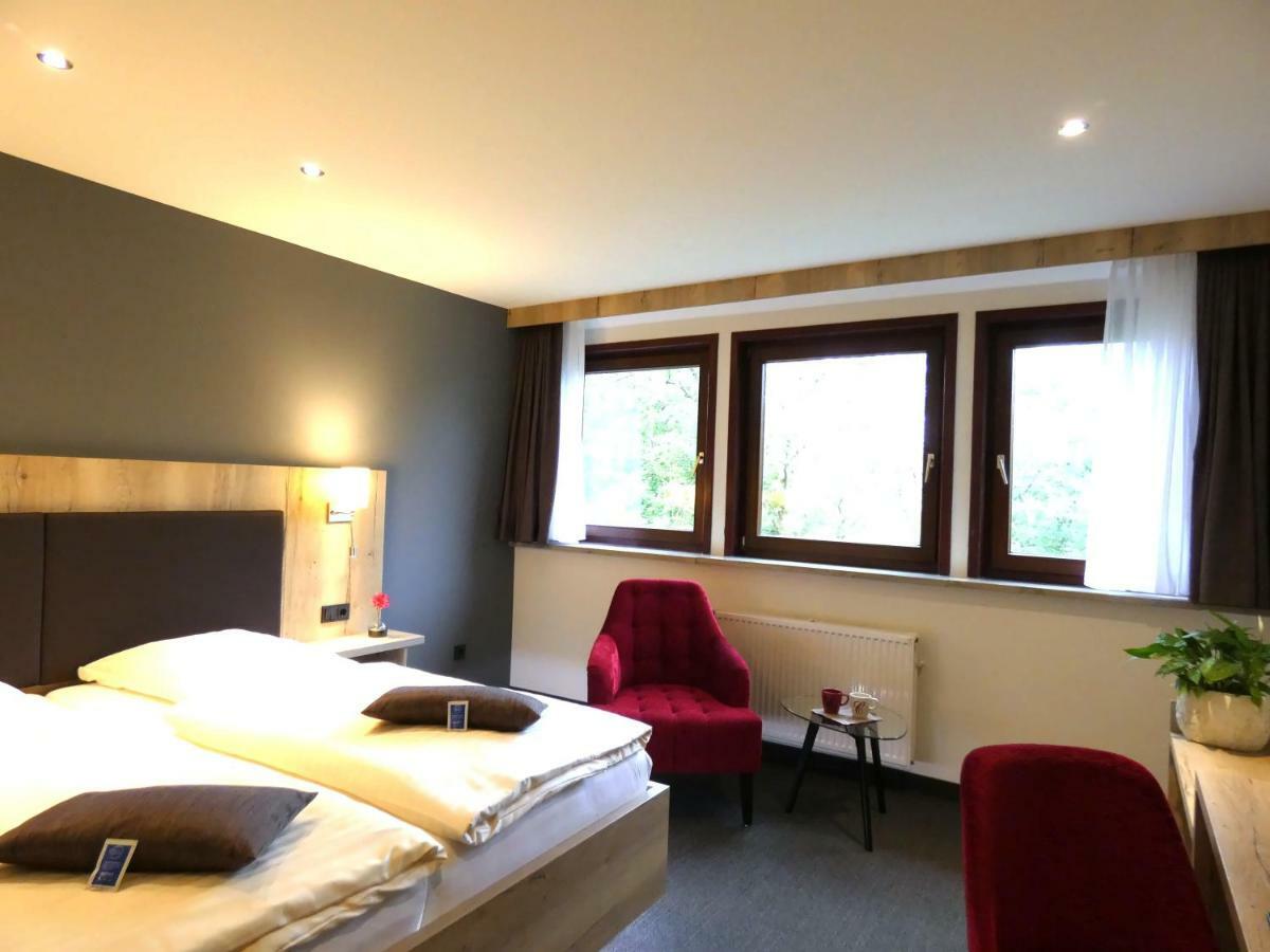 Akzent Hotel Cordes & Restaurant Am Rosengarten Sottorf Bagian luar foto