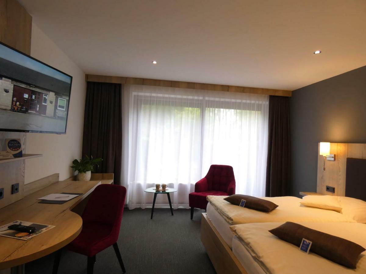 Akzent Hotel Cordes & Restaurant Am Rosengarten Sottorf Bagian luar foto