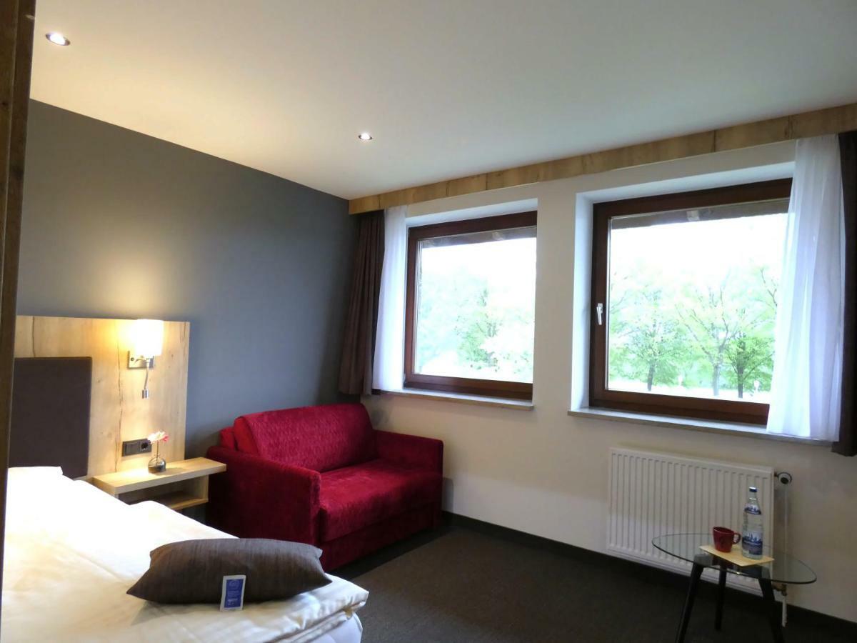Akzent Hotel Cordes & Restaurant Am Rosengarten Sottorf Bagian luar foto
