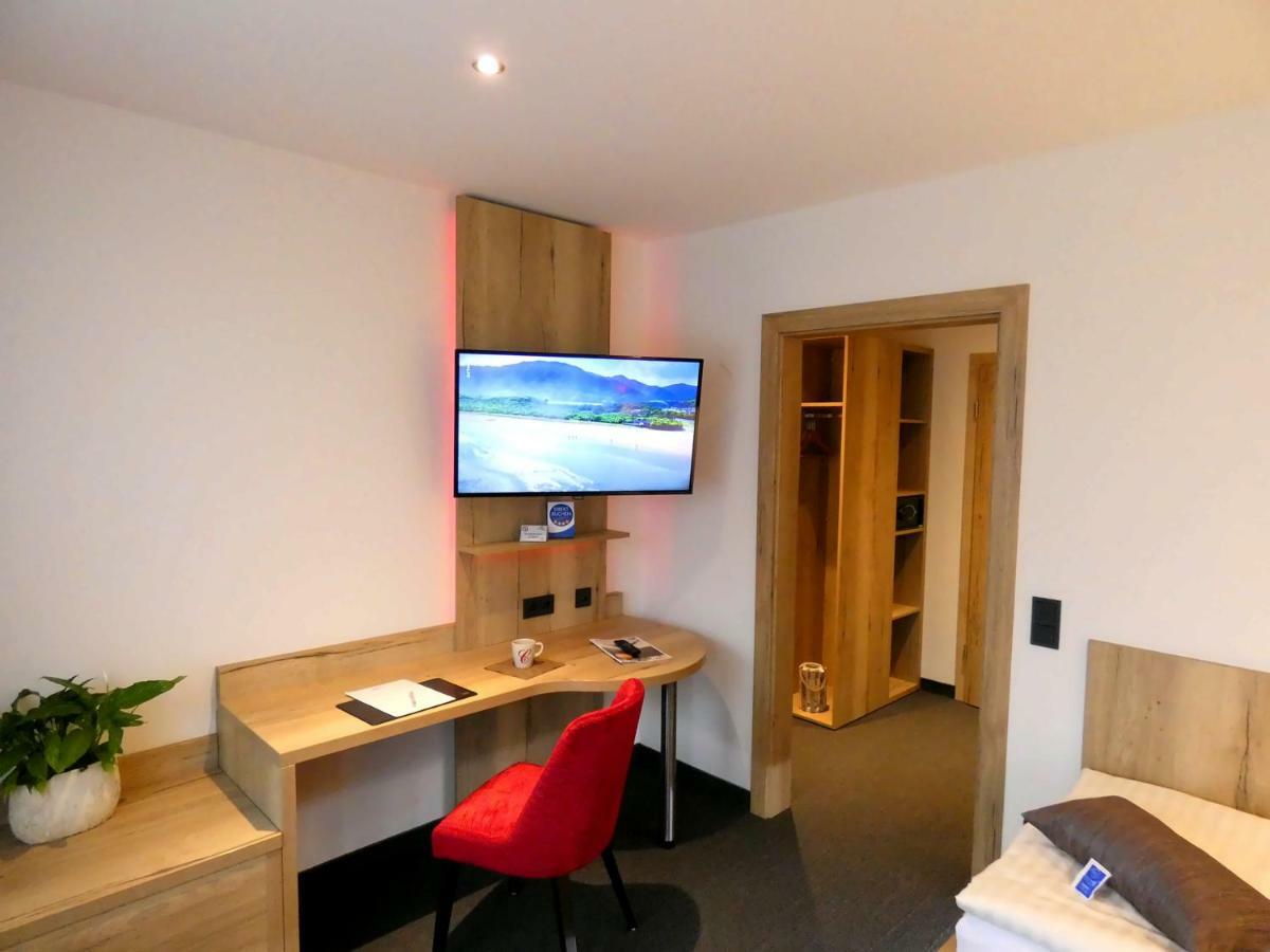 Akzent Hotel Cordes & Restaurant Am Rosengarten Sottorf Bagian luar foto